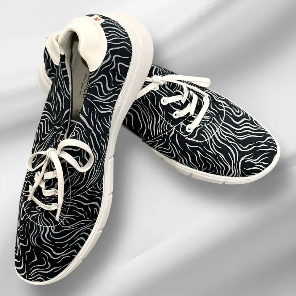 ARCOPEDICO Women’s L76 Lace-Up Sneakers in the Size 41/9.5-10 US in Black/White